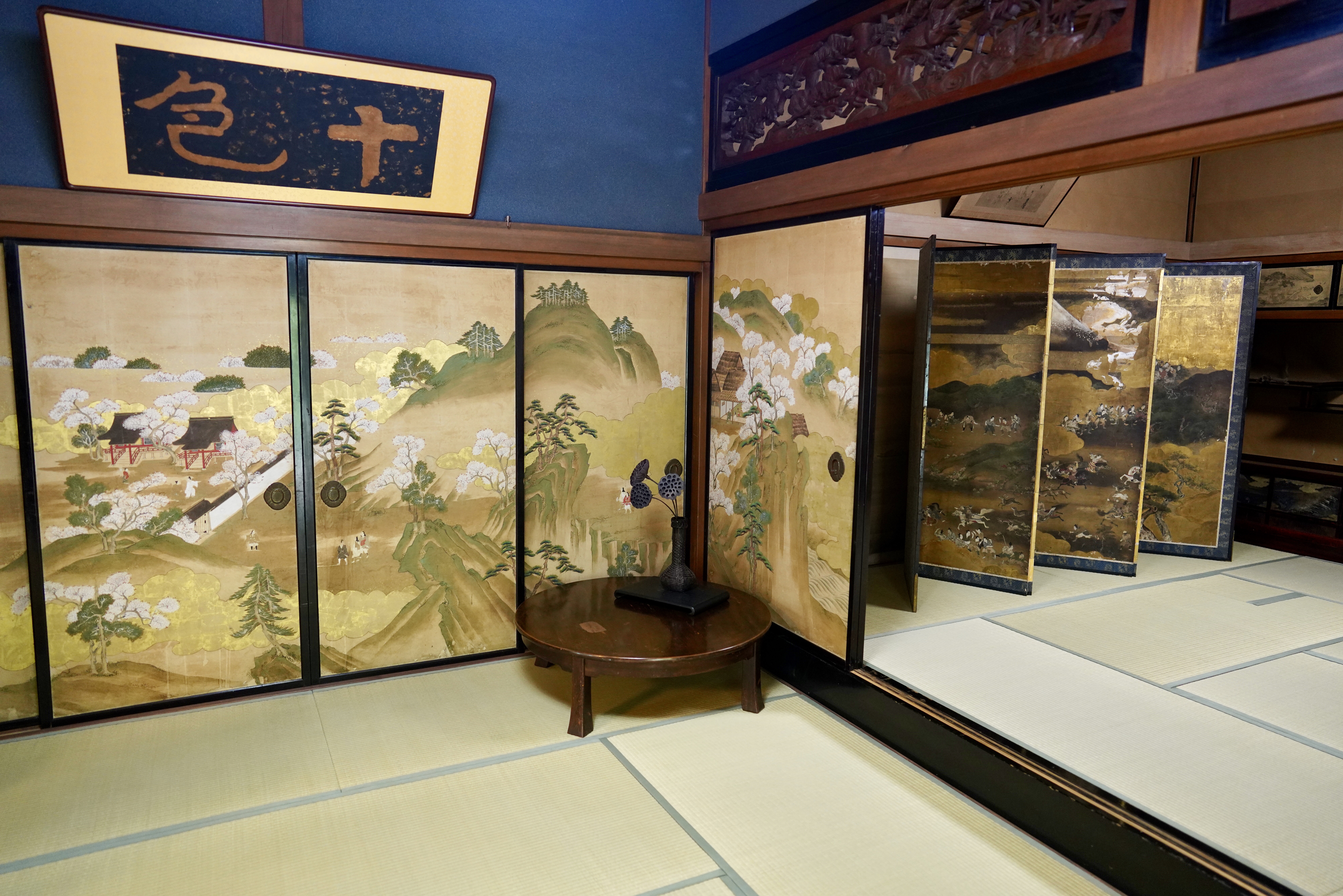The interior of Ide Jyozo's 300-year-old home is richly decorated with stunning works of art from the Edo period.